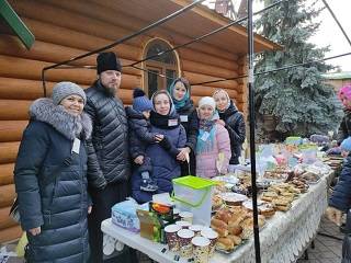 В Полтаве УПЦ провела благотворительную ярмарку и накормила нуждающихся