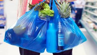 Кабмин утвердил минимальные цены на пластиковые пакеты: стало известно, когда они вступят в силу
