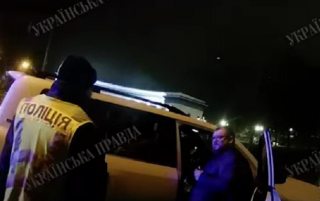 «Слуга народа» обматерил полицейских в самом центре Киева