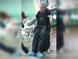 В Нежине митрополит и священники УПЦ стали донорами крови