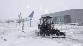 Из-за снегопада в Запорожье отменяют авиарейсы