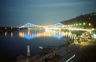 В Киеве собираются построить два новых моста через Днепр. Но это не точно