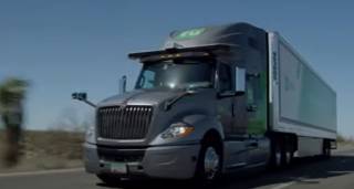 По дорогам США проехал первый в мире грузовик без водителя
