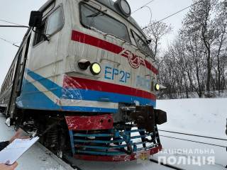 В Харьковской области автомобиль влетел под поезд