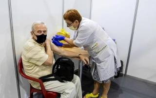 В Украине одобрили бустерную дозу вакцины от коронавируса