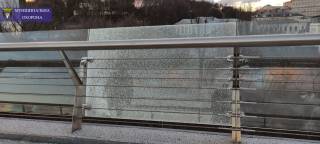 В Киеве вандалы повредили мост Кличко