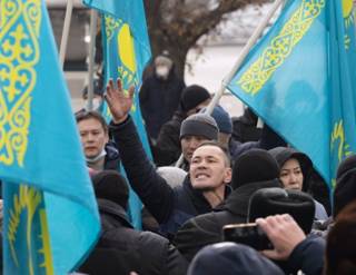 Казахстан в шаге от госпереворота: массовые протесты, бездействующая полиция и отставка правительства