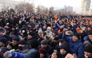 Казахстанские протестующие выдвинули новые требования. Президент обещает действовать жестко