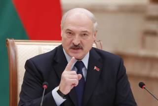 Лукашенко призвал протестующих в Казахстане стать на колени