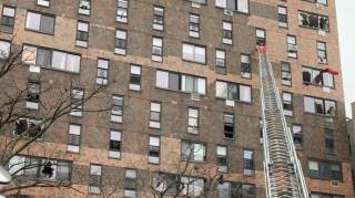 Появилось видео самого смертоносного пожара в Нью-Йорке за последние 30 лет