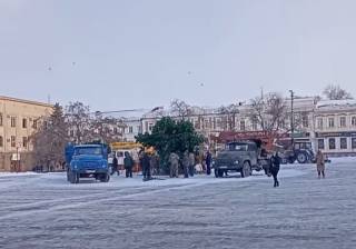 Ураганный ветер повалил главную праздничную елку Кропивницкого