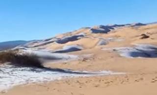 Известную африканскую пустыню засыпало снегом