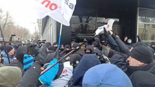Представители малого бизнеса подрались с полицией в центре Киева