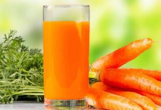 Британский диетолог поведал, кому следует пить морковный сок