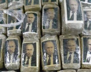 К берегам Ливии прибило крупную партию гашиша с портретом Путина на упаковке