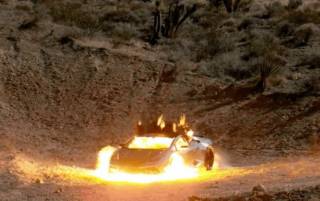 Протестуя против криптовалют: художник взорвал суперкар Lamborghini Huracan