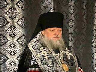 Буковинский митрополит УПЦ призвал молиться о мире и поддержать беженцев