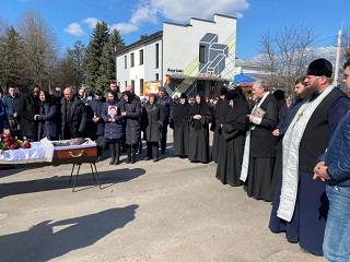 На Ровенщине, Полтавщине, Черкащине и Харьковщине священники УПЦ отпели погибших украинских воинов и волонтеров