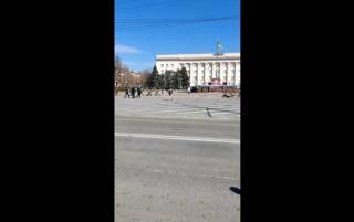 В Херсоне россияне обстреляли мирных жителей, вышедших на митинг