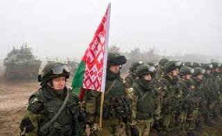 Белорусские военные уже связываются с украинцами с просьбой взять их в плен, — ВСУ