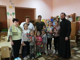 На Закарпатье УПЦ передала помощь детям-беженцам