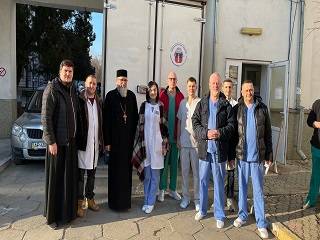 На Буковине Румынская Церковь передала онкобольным гуманитарную помощь