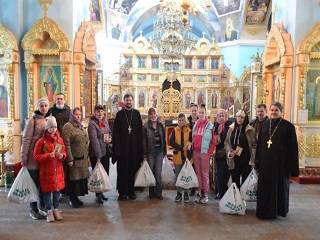 Во всех епархиях УПЦ помогают украинским военным, беженцам и больницам