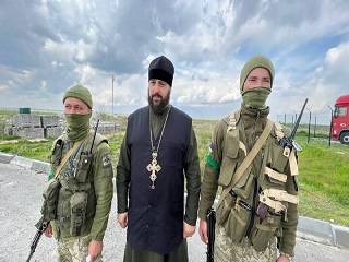 На Одесчине священник УПЦ передал бронежилеты украинским пограничникам