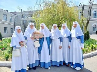 В Киеве и Одессе сестры милосердия УПЦ провели пасхальные благотворительные акции