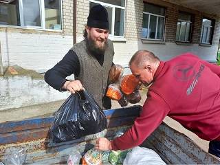 На Киевщине УПЦ передала помощь теробороне и жителям пострадавших сел