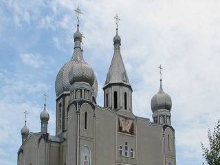 В Шепетовке пытаются захватить кафедральный собор УПЦ