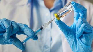 Врачи обеспокоены опасными последствиями прививок от коронавируса