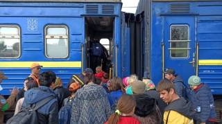 Ракетные удары по украинским железным дорогам: каковы их последствия?