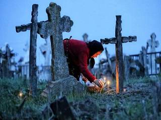 В УПЦ объяснили, какие традиции допустимы на кладбище