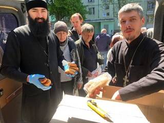 В УПЦ помогают защитникам Украины, медикам, беженцам и нуждающимся