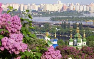 В Киеве изменится время комендантского часа, а транспорт будет работать дольше