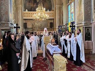 Священники УПЦ в пяти регионах отпели погибших украинских военнослужащих
