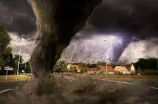 Появилось апокалиптическое видео из Германии: по стране пронесся торнадо