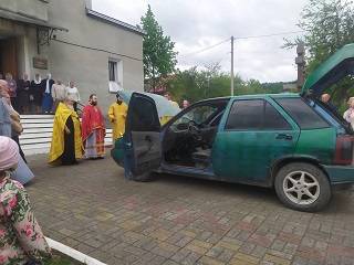 На Львовщине храм УПЦ передал автомобиль для ВСУ