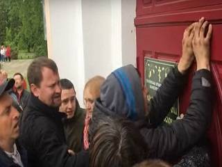 На Киевщине сторонники ПЦУ захватили храм УПЦ