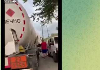 Удалось снять на видео, как в Украине воруют бензин