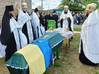 Священники УПЦ в семи епархиях отпели украинских воинов
