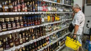 В Киеве продлили время продажи алкоголя