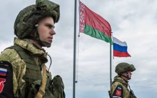 Беларусь стягивает военную технику на границу с Украиной