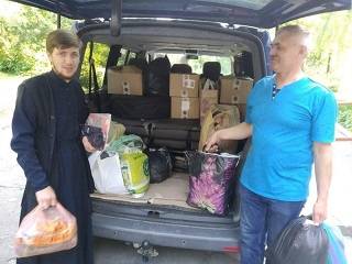 Верующие УПЦ Ровенщины передали гуманитарную помощь в Чернигов