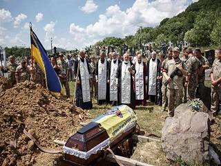 На Закарпатье священники УПЦ отпели погибшего защитника Украины