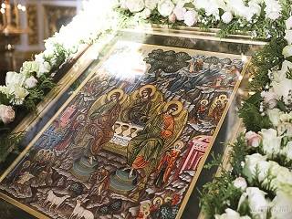 Сегодня верующие УПЦ отмечают день Святой Троицы