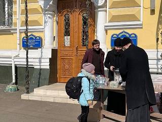 В Одессе священники УПЦ и волонтеры поддерживают пострадавших от военных действий