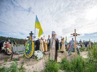 В Буче Предстоятель УПЦ освятил часовню с поклонным крестом в память погибших во время войны