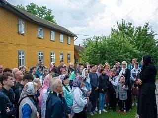 На Черкасчине УПЦ организовала благотворительную паломническую поездку для переселенцев